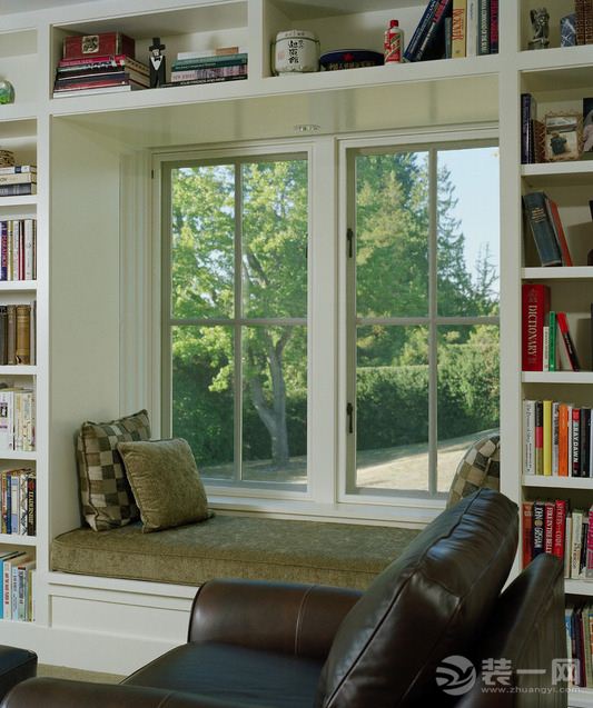 客厅书架一体式飘窗设计图