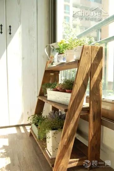 学会利用阳台空间，家装阳台也能变身小花园