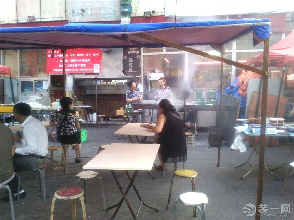 哈尔滨烧烤摊鼓风机热气扰民 居民都不敢开窗啦！