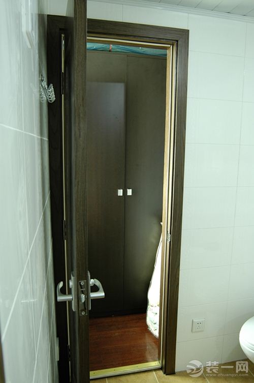 卫浴间设计改造前后对比照