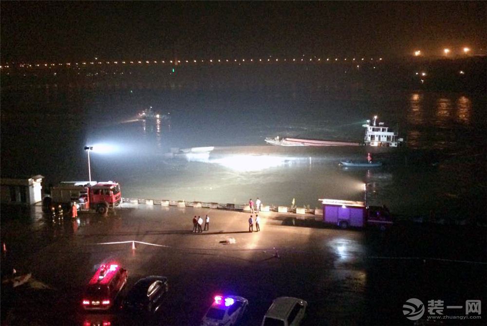重庆巴南一艘货船发生沉船事故