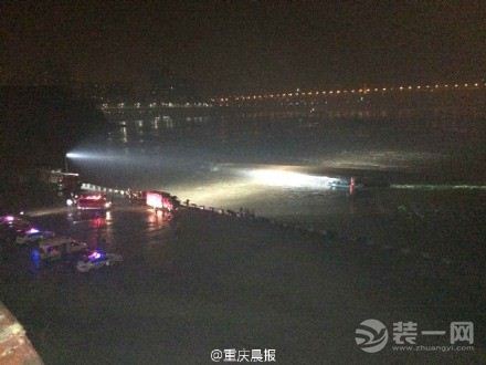 重庆巴南一艘货船发生沉船事故