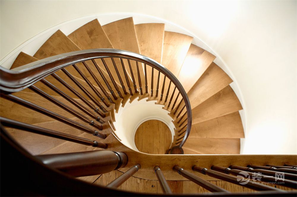 复式装修选对楼梯才能增加家居空间