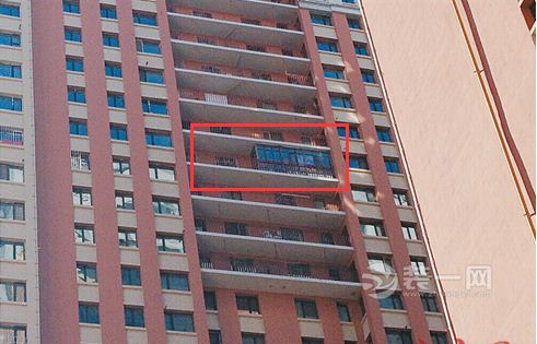 唯美主邑三期一居民违建 高层消防连廊安装玻璃阳台