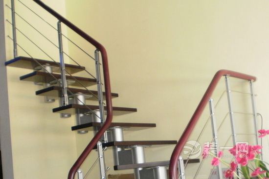 大庆装修网分享室内楼梯巧妙改造 提高空间利用效率