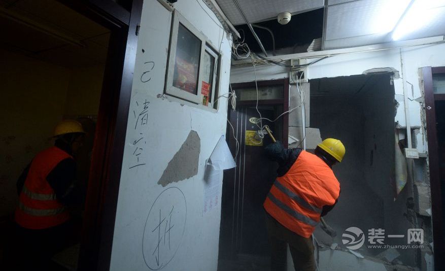 北京东城区3747平地下室违法出租房被拆除 曾住537人