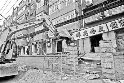 北京150家开墙打洞商户将被清除 临街门宅将安防盗窗