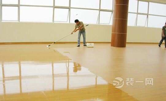 木地板须悉心养护 装修网放送木地板打蜡方法