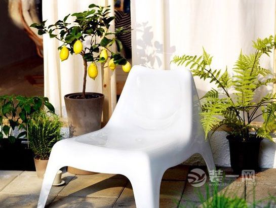 轻盈塑料椅