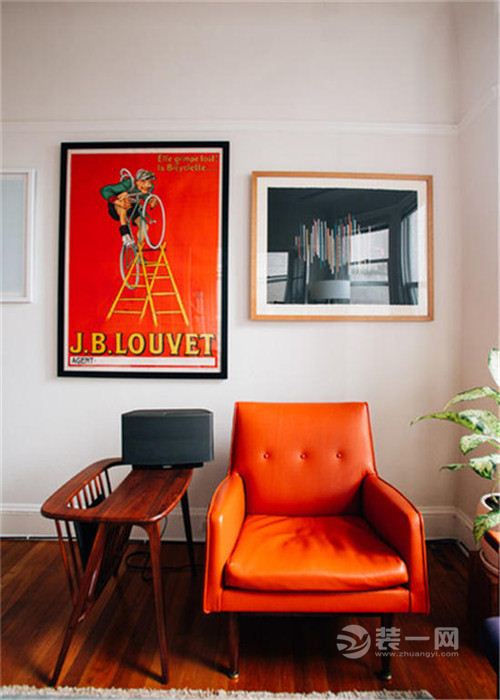 客厅橘色沙发墙壁挂画装饰效果图片