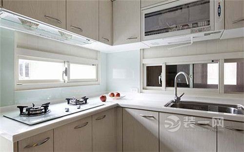 厨房半腰式铝窗装修效果图