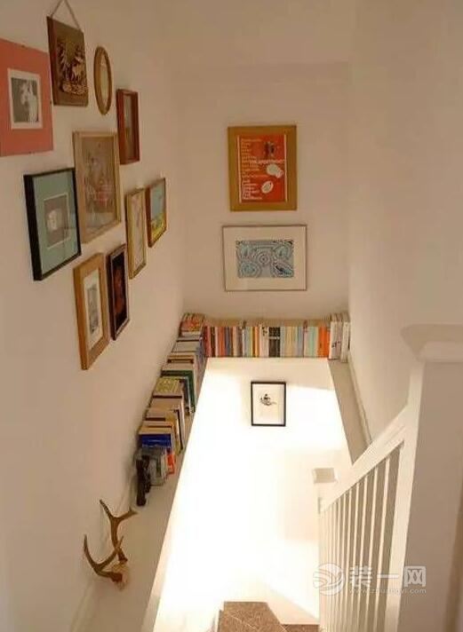 楼梯书架效果图