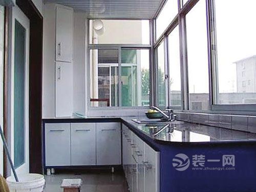 宜春装修网：阳台改造成厨房装修效果图