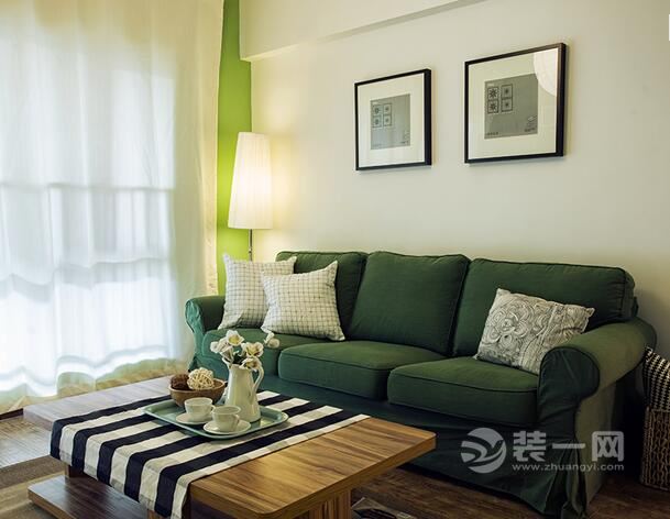 森系风格装修绿色三人沙发