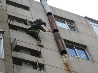 绵阳装修网酒楼烟气管道破图片