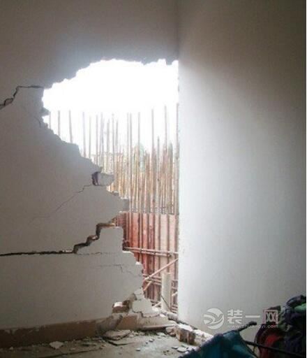 装修施工不当惨遭悲剧 墙面倒塌致装修工人被埋