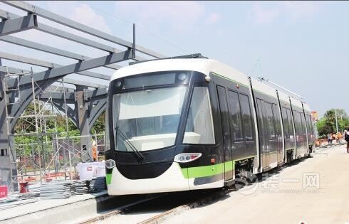 滇南中心城市群收首条现代有轨电车结束通行试验