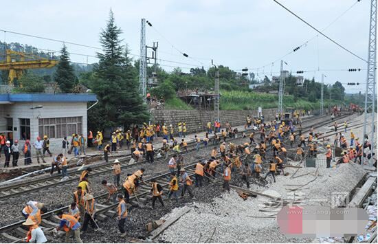 昆明铁路枢纽扩能改造：读书铺至昆明站四线平铺设完工