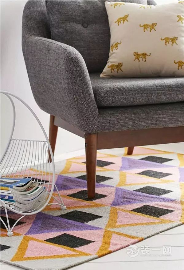 装饰小技巧选用用色大胆的地毯