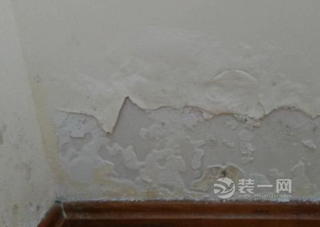 合肥装修墙面多处裂缝 新房渗水开发商处理很消极
