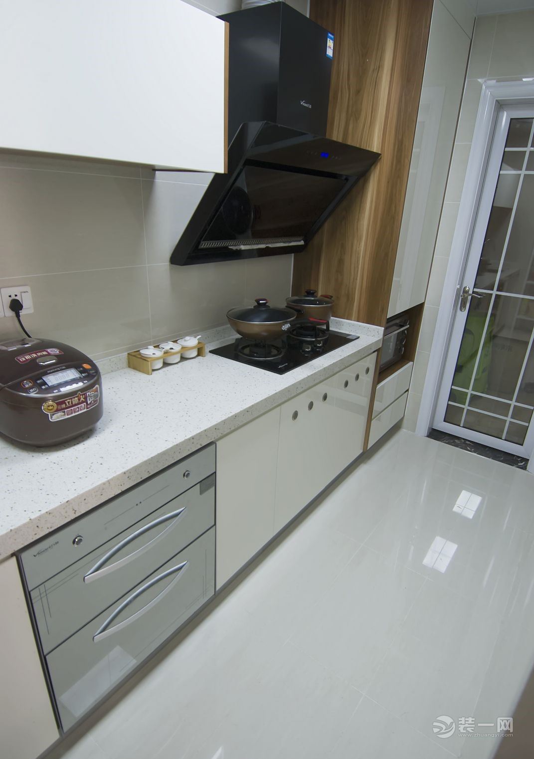 珠海装修公司96平现代简约风格两室两厅厨房装修设计效果图
