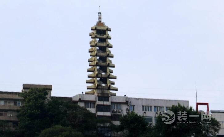 重庆装修公司最牛建筑楼顶建高塔图片