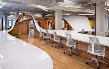 330米的桌子就是办公室 歪果仁的办公室创意空间设计