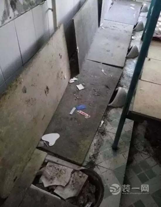 邯郸一学校竟将厕所装修改造成宿舍 臭气熏天太可怕！
