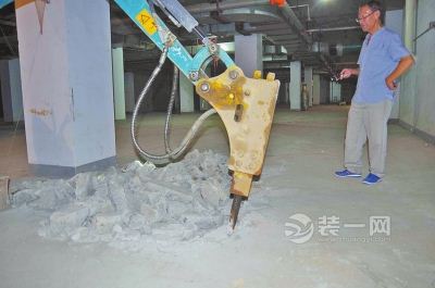 郑州一地下室健身房装修要挖泳池 巨大震动引发恐慌