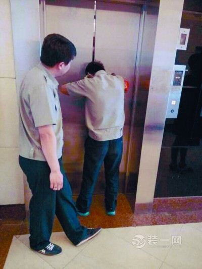 追踪报道：小区电梯无一人操控自动运行 诡异惊悚不?