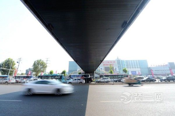 济南最长全封闭式过街天桥