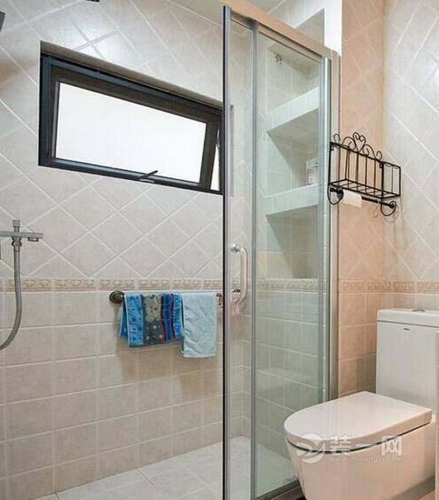 卫生间淋浴玻璃隔断应该怎么挑选 成都郫县装修网教您：7个要点缺一不可