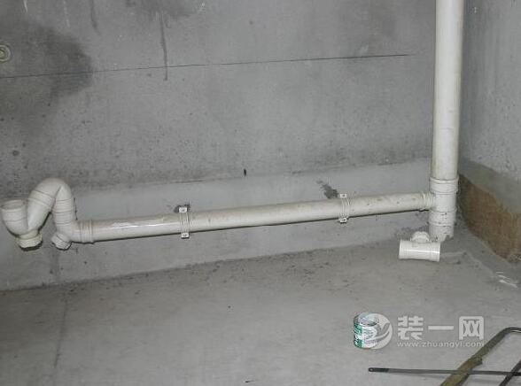 排污问题难解决 九江某小区卫生间下水管道常堵塞