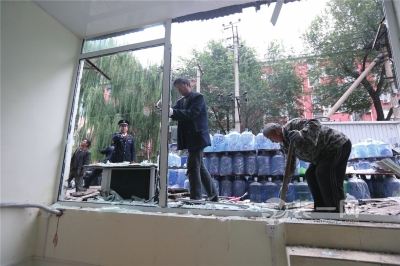 北京29处下室开墙打洞被查 违规装修遭拆除封堵