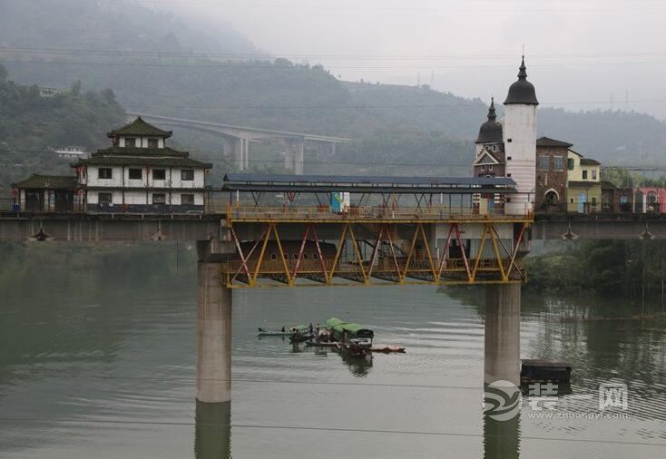 重庆有座廊桥火了 一半中式一半西式的装修设计真奇特