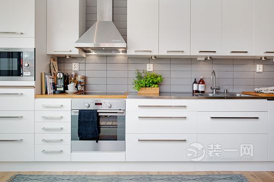 给烹饪空间多点色彩 六安装饰玩转现代厨房设计