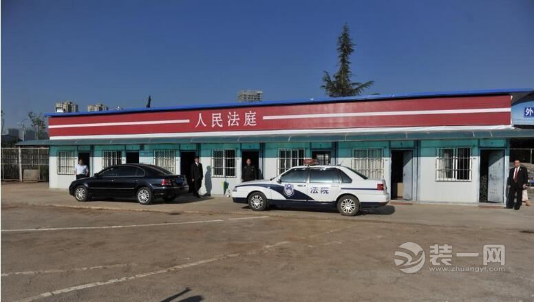 昆明五华区现“铁皮法庭” 装修简单办公却一丝不苟