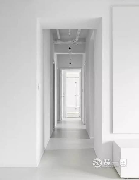极简风格白色公寓翻新装修效果图
