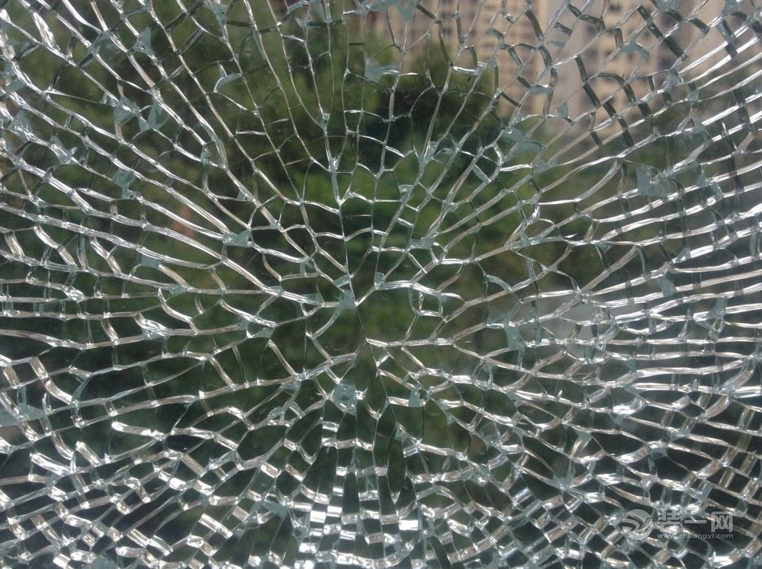 钢化玻璃爆裂