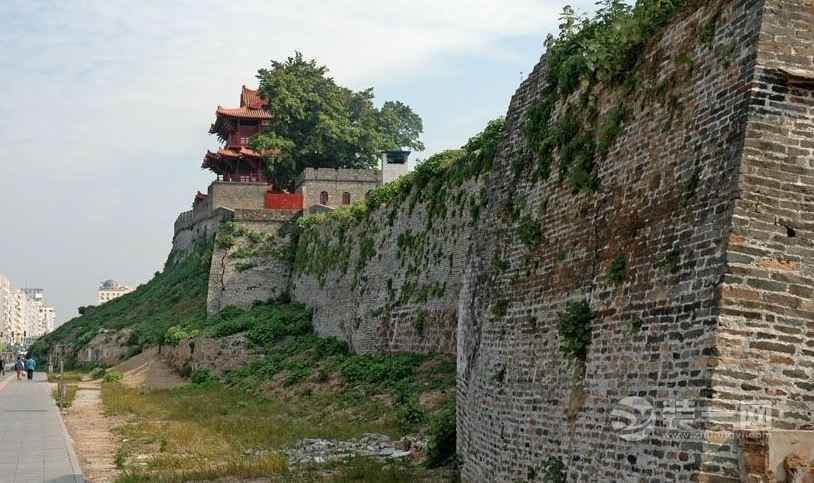 肇庆古城墙“岌岌可危” 回应称正在走程序12月可抢修