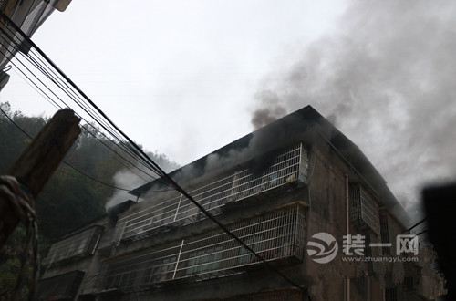 九江修水居民楼三中宿舍楼相隔10分钟先后发生火灾