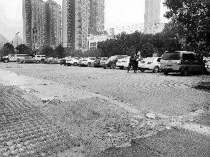 南昌500平绿地被毁建停车场