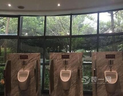 重庆惊现透明厕所 装修公司盘点国内的个性公共厕所装修