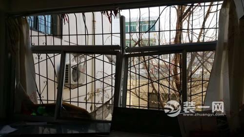 银川一公寓住户家天然气闪爆 室内多处窗户破损严重