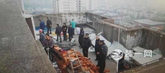 屋顶违建终被拆 上海一小区百户居民不再住“水帘洞”
