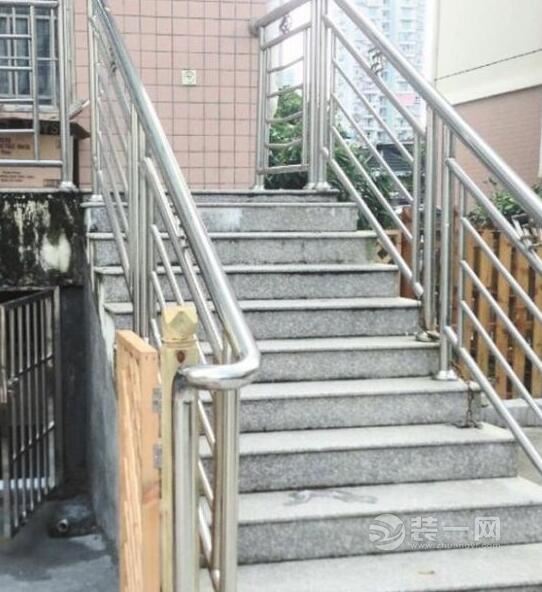 九江一业主私建直通二楼的室外楼梯