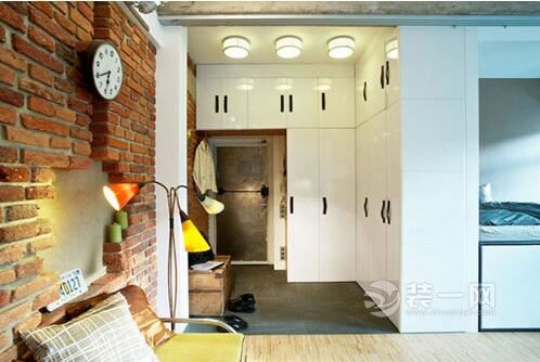 裸砖墙营造个性空间 粗犷有型的单身公寓装修案例