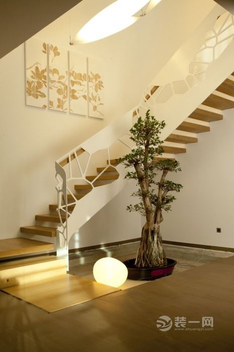 东莞复式别墅室内楼梯设计装修案例