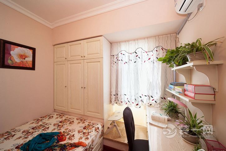 小户型现代简约风格卧室装修案例图