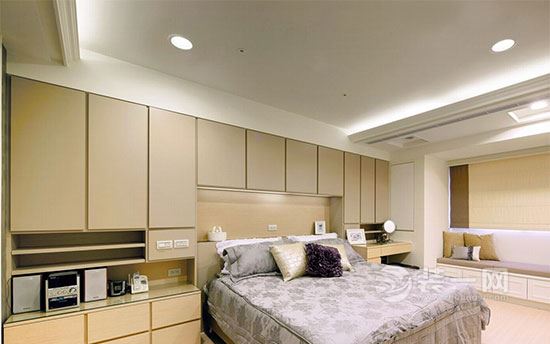 巧妙照明设计 乌鲁木齐装修网130平三居室装修效果图